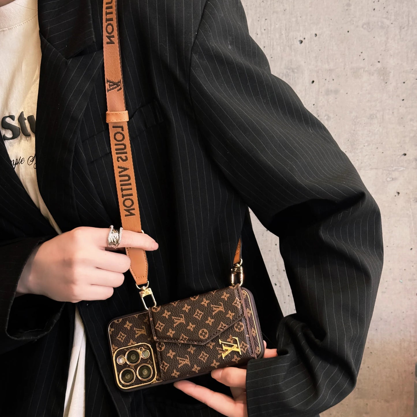 Luxury iPhone Lederhülle mit Kartenfach & abnehmbarem Trageriemen