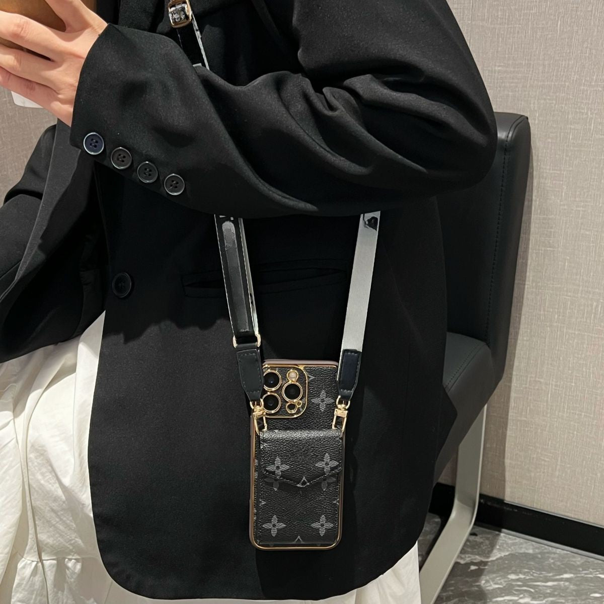 Luxury iPhone Lederhülle mit Kartenfach & abnehmbarem Trageriemen